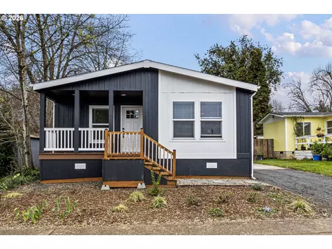 631 Ellendale Ave #206, Dallas, OR 97338