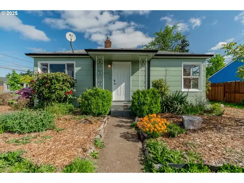 8405 SE Glenwood St, Portland, OR 97266