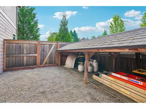 Exterior - 286 SE Condor Dr, Gresham, OR 97080 photo 5 of 12