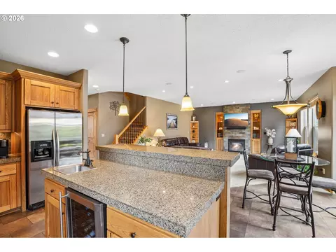Kitchen - 286 SE Condor Dr, Gresham, OR 97080 photo 6 of 6