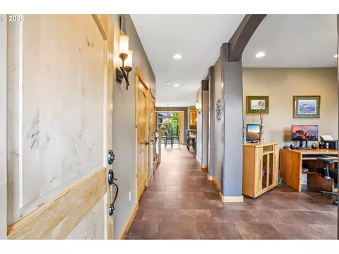 Entry Way - 286 SE Condor Dr, Gresham, OR 97080 photo 2 of 2