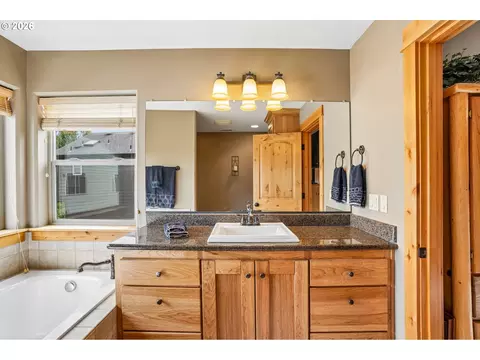 Bath - 286 SE Condor Dr, Gresham, OR 97080 photo 7 of 7