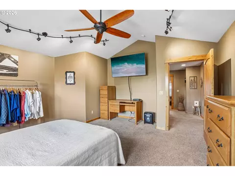Bedroom - 286 SE Condor Dr, Gresham, OR 97080 photo 4 of 9