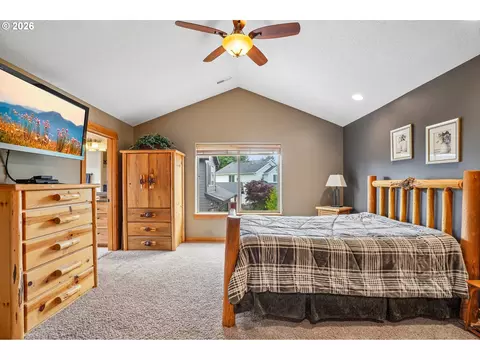 Bedroom - 286 SE Condor Dr, Gresham, OR 97080 photo 7 of 9