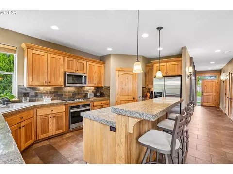 Kitchen - 286 SE Condor Dr, Gresham, OR 97080 photo 5 of 6