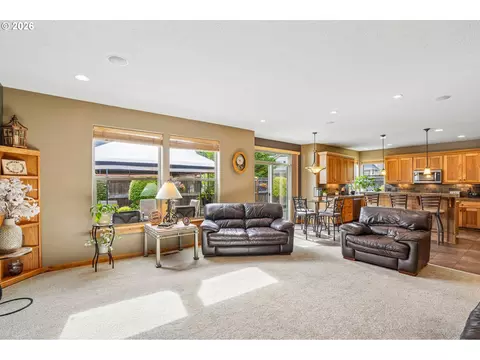 Living - 286 SE Condor Dr, Gresham, OR 97080 photo 3 of 4