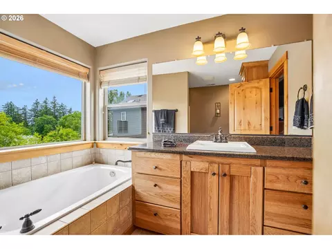 Bath - 286 SE Condor Dr, Gresham, OR 97080 photo 4 of 7