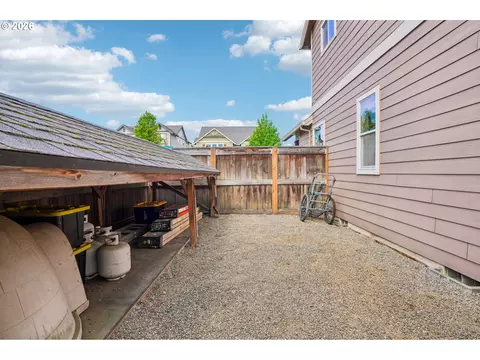 Exterior - 286 SE Condor Dr, Gresham, OR 97080 photo 4 of 12