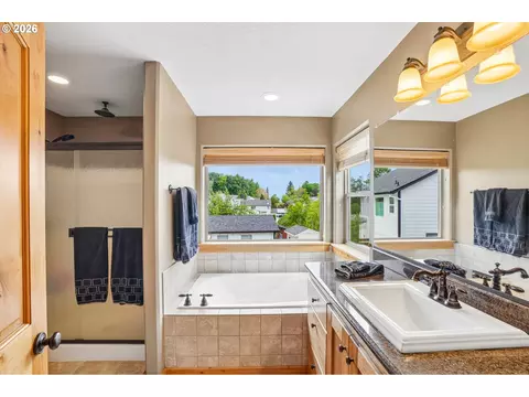 Bath - 286 SE Condor Dr, Gresham, OR 97080 photo 6 of 7