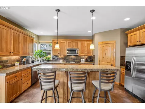 Kitchen - 286 SE Condor Dr, Gresham, OR 97080 photo 3 of 6