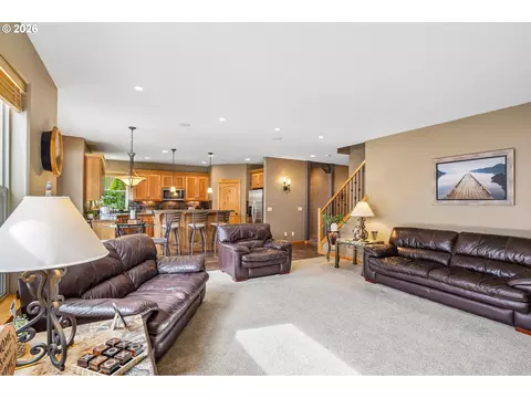 Living - 286 SE Condor Dr, Gresham, OR 97080 photo 4 of 4