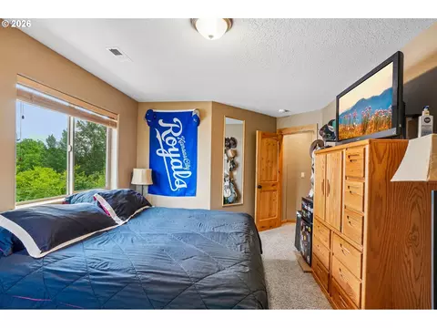 Bedroom - 286 SE Condor Dr, Gresham, OR 97080 photo 6 of 9