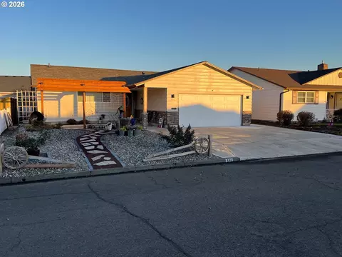 698 S Cascade Dr, Woodburn, OR 97071