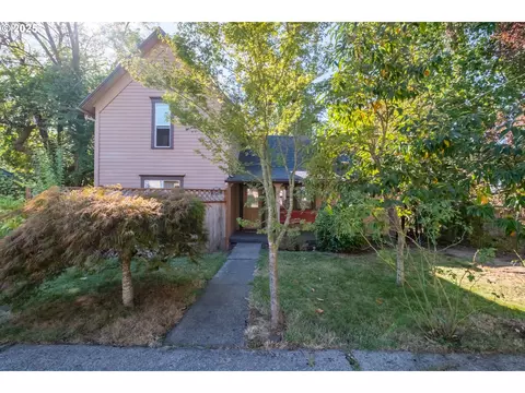 619 Oak St, Brownsville, OR 97327