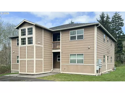 1611 SE Willow Dr, Warrenton, OR 97146