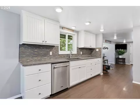 Kitchen - 85622 Territorial Hwy, Eugene, OR 97402 photo 4 of 4
