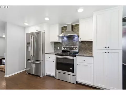 Kitchen - 85622 Territorial Hwy, Eugene, OR 97402 photo 3 of 4