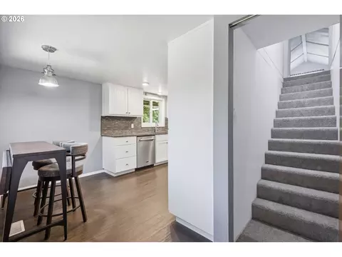 Entry Way - 85622 Territorial Hwy, Eugene, OR 97402 photo 1 of 1
