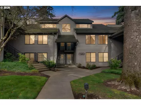 4000 Carman Dr #106, Lake Oswego, OR 97035