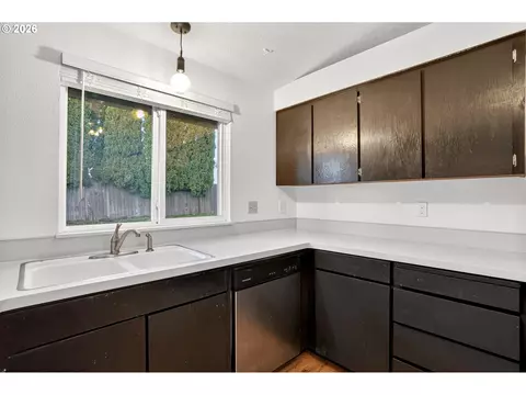 Kitchen - 2262 S Alpine St, Cornelius, OR 97113 photo 4 of 5
