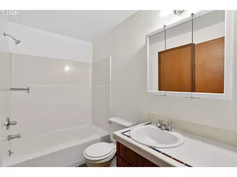 Bath - 2262 S Alpine St, Cornelius, OR 97113 photo 1 of 1