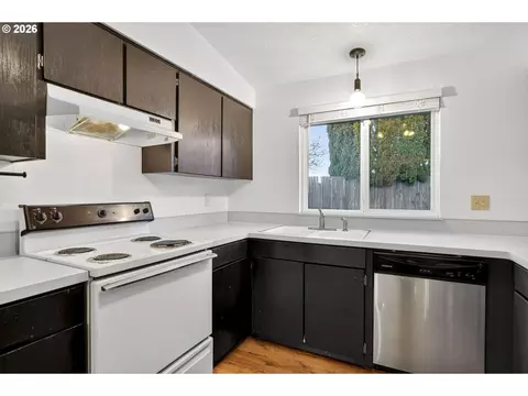 Kitchen - 2262 S Alpine St, Cornelius, OR 97113 photo 3 of 5