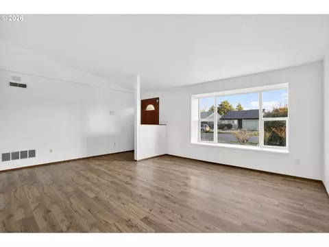 Living - 2262 S Alpine St, Cornelius, OR 97113 photo 3 of 5