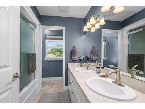 Bath - 27067 Pickens Rd, Eugene, OR 97402 photo 5 of 5