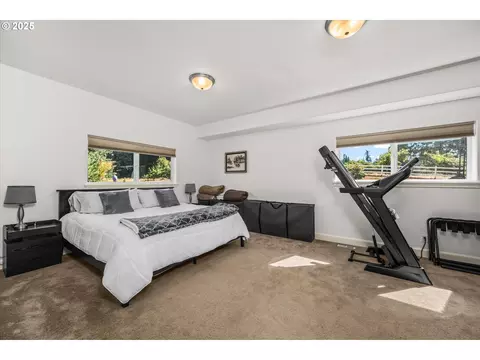 Bedroom - 27067 Pickens Rd, Eugene, OR 97402 photo 1 of 6