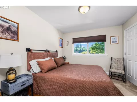 Bedroom - 27067 Pickens Rd, Eugene, OR 97402 photo 4 of 6