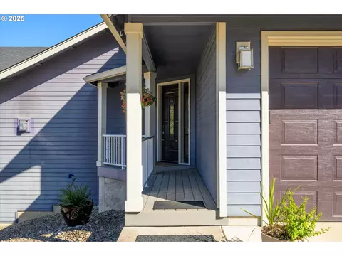 Exterior - 27067 Pickens Rd, Eugene, OR 97402 photo 3 of 14