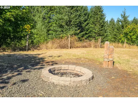 Exterior - 27067 Pickens Rd, Eugene, OR 97402 photo 12 of 14