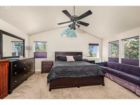 Bedroom - 27067 Pickens Rd, Eugene, OR 97402 photo 2 of 6