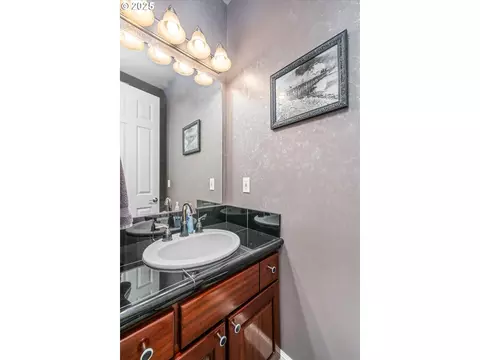 Bath - 27067 Pickens Rd, Eugene, OR 97402 photo 1 of 5