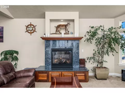 Living - 27067 Pickens Rd, Eugene, OR 97402 photo 2 of 2
