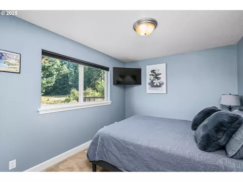 Bedroom - 27067 Pickens Rd, Eugene, OR 97402 photo 5 of 6