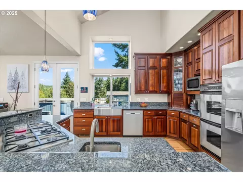 Kitchen - 27067 Pickens Rd, Eugene, OR 97402 photo 2 of 4