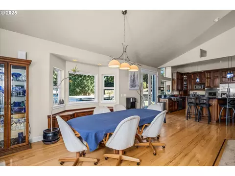 Dining - 27067 Pickens Rd, Eugene, OR 97402 photo 1 of 2