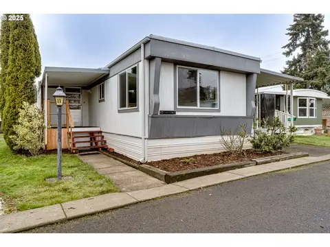 1225 W 10th Ave #11, Junction City, OR 97448
