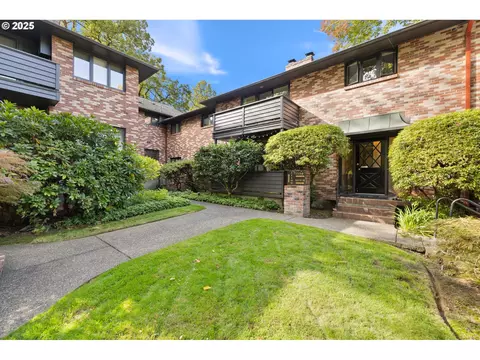 2425 SW 19th Ave #9, Portland, OR 97201