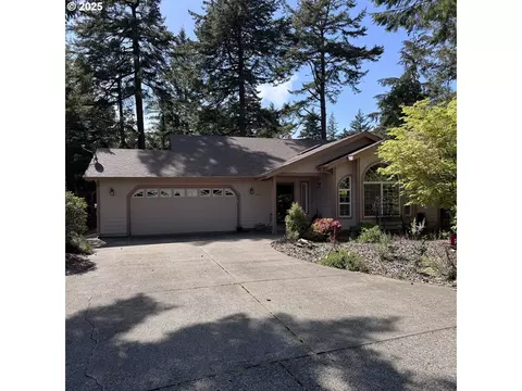 2192 13th St, Florence, OR 97439