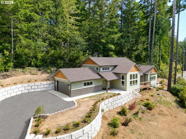 84619 E Lake Dr, Florence, OR 97439