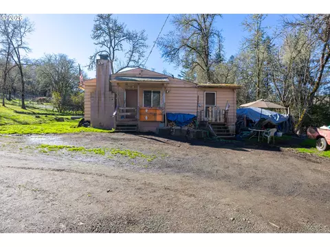 1176 Whistlers Ln, Roseburg, OR 97470