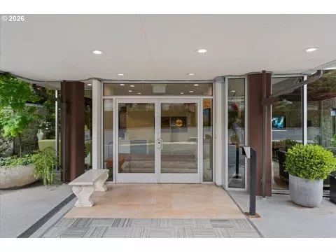 2323 SW Park Pl #706, Portland, OR 97205