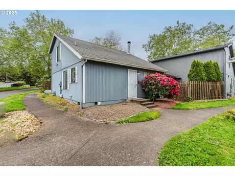 16605 SE Naegeli Dr, Portland, OR 97236