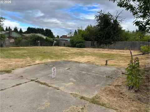 2045 Hollywood Dr NE, Salem, OR 97305