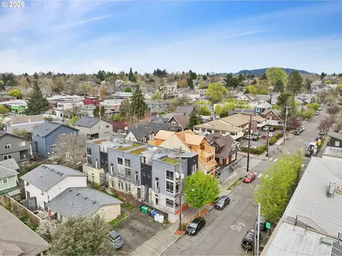 2021 SE Clinton St #201, Portland, OR 97202