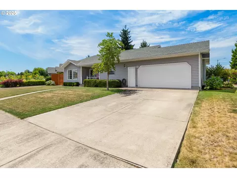 875 Hermanson St, Woodburn, OR 97071