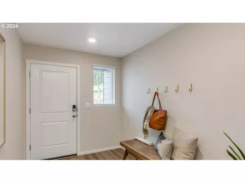 Entry Way - 6239 SE 15th St, Gresham, OR 97080 photo 1 of 4