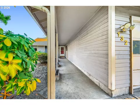 Exterior - 132 Lynnbrook Dr, Eugene, OR 97404 photo 2 of 5